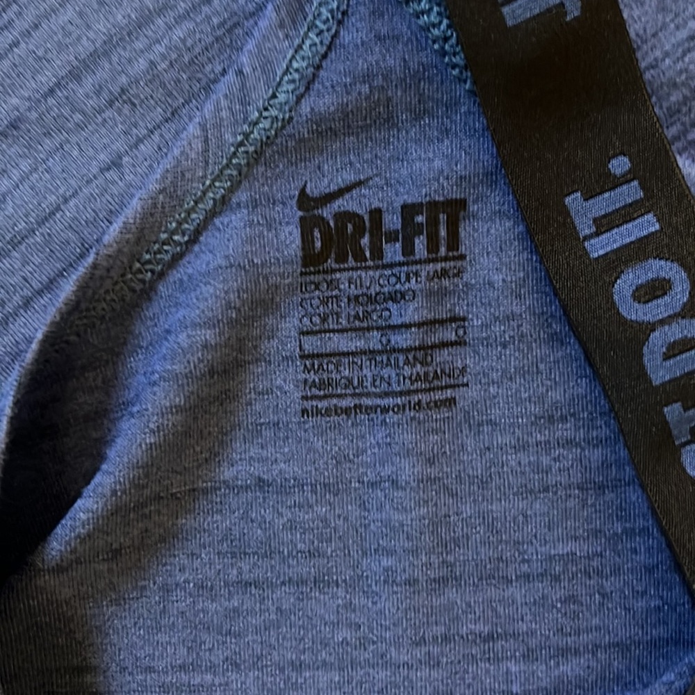 Nike Tank. Size L. Blue. Worn once. Perfect condition. - Picture 5 of 5